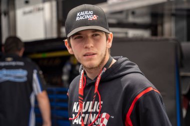 NASCAR Xfinity Sürücüsü Chandler Smith, Sonoma CA 'daki Sonoma Hipodromu' ndaki Doordash 250 için garaja gidiyor..