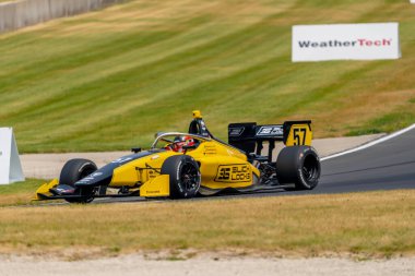 CoLIN KAMINSKY (57) (R) (Illinois) Elkhart Lake WI 'deki Road America' da yapılan Sonsio Grand Prix uygulaması sırasında virajlardan geçer..