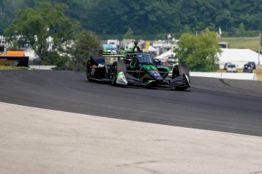 Arrecifes 'li AGUSTIN HUGO CANAPINO (R) (78), Elkhart Lake WI' deki Road America 'da yapılan Sonsio Grand Prix tatbikatı sırasında virajlardan geçer..