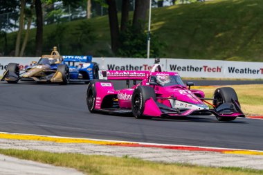 Jüpiter, Florida 'dan KYLE KIRKWOOD (27), Elkhart Gölü 1. Dünya Savaşı' ndaki Road America 'da yapılan Sonsio Grand Prix tatbikatı sırasında virajlardan geçer..