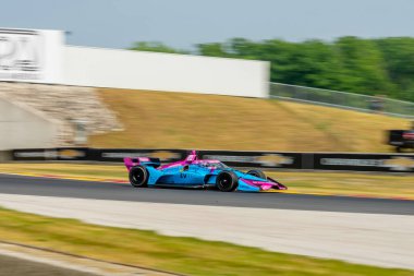 Toronto, Kanada 'dan DEVLIN DeFRANCESCO (29), Elkhart Lake WI' deki Road America 'daki Sonsio Grand Prix için yapılan bir alıştırma sırasında virajlardan geçer..