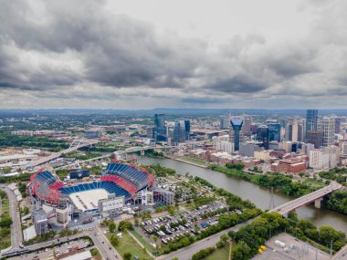 Nashville, Tennessee 'nin havadan görünüşü. Cumberland Nehri üzerinde yer alan şehir, Gönüllü Devlet 'in başkentidir..