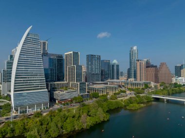 Austin, ABD 'nin Teksas eyaletinin başkenti ve Travis County' nin merkezidir. Amerika Birleşik Devletleri 'nin en kalabalık 11. şehridir..