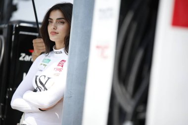 NASCAR Craftsman Truck Serisi sürücüsü, Toni Breidinger Lübnan, TN, ABD 'de Rackley Roofing 200 için antrenman yapıyor.