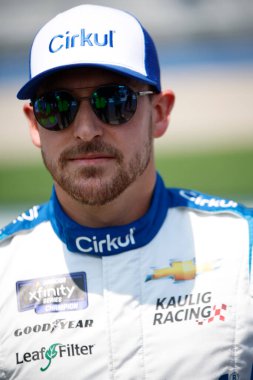 NASCAR Xfinity Serisi sürücüsü, Daniel Hemric Lübnan, TN, ABD 'deki Tennesse Loto 250' ye katılmaya hazırlanıyor.