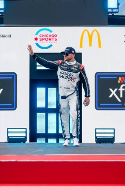 NASCAR Xfinity Driver, JUSTIN MARKS (10) Chicago IL 'deki Chicago Caddesi' ndeki 121 numaralı döngü açılış töreni için tanıtıldı..