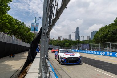 NASCAR Cup Driver, BRAD KESELOWSKI (6), Chicago IL 'deki Şikago Streeet Parkı' nın açılış parkı 220 için antrenman yapıyor..