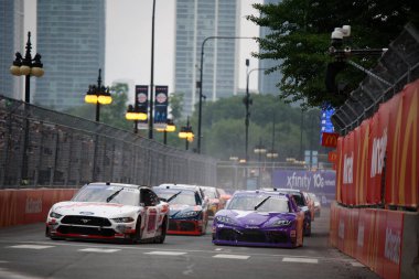 NASCAR Xfinty Driver, COLE CUSTER (00) Chicago IL 'de Chicago Streeet Course 121' in açılış yarışı.