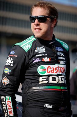 NASCAR Kupası sürücüsü Brad Keselowski (6), Hampton GA 'daki Atlanta Motor Speedway' deki Walmart 'taki Quaker State 400' e katılmaya hak kazandı..