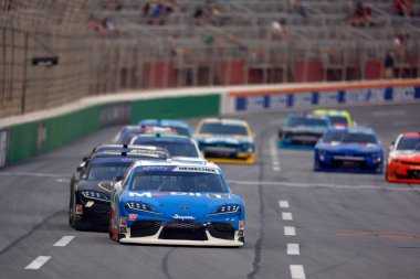 NASCAR Xfinty Driver ve John Hunter Nemechek (20), Hampton GA 'daki Atlanta Motor Yarış Pisti' nde Alsco Uniformaları için ön tarafta yarışıyorlar..