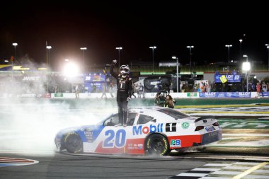 NASCAR Xfinty Driver, John Hunter Nemechek (20) Hampton GA 'daki Atlanta Motor Yarış Pisti' nde Alsco Uniformaları 250 'yi kazandı..