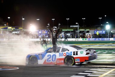 NASCAR Xfinty Driver, John Hunter Nemechek (20) Hampton GA 'daki Atlanta Motor Yarış Pisti' nde Alsco Uniformaları 250 'yi kazandı..