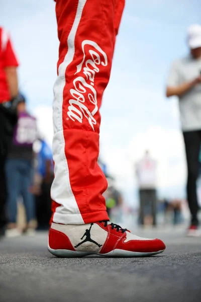 Nascar Cup Driver Denny Hamlin Tar Til Banen Kvalifisere Seg – stockfoto