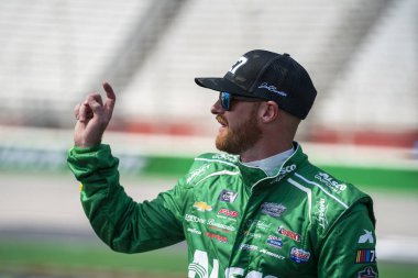 NASCAR Xfinty Driver, Jeb Burton (27) Hampton GA 'daki Atlanta Motor Speedway' de 250 Alsco Forması için piste çıkıyor..