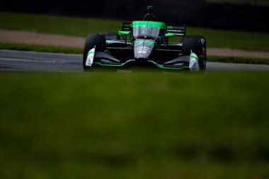 Cambridge, Cambridgeshire, İngiltere 'den CALLUM ILOTT (77), Lexington OH, Ohio' daki Orta Ohio Spor Araba Kursunda Honda Indy 200 antrenmanı sırasında yolda ilerliyor..
