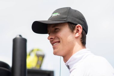 Cambridge, Cambridgeshire, İngiltere 'den CALLUM ILOTT (77), Lexington OH, Ohio' daki Orta Ohio Spor Araba Kursunda Honda Indy 200 'ün antrenman oturumu öncesinde çukur yolda hazırlanıyor..