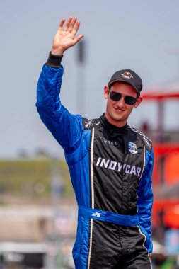 INDYCAR Serisi sürücüsü, Boca Raton, Florida 'dan MATTHEW BRABHAM (75), ABD' nin Newton kentindeki Iowa Speedway 'de Hy-Vee INDYCAR Yarış Haftasonu için yarışmadan önce taraftarlara tanıtıldı..