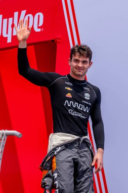 Monterey, Meksika 'dan INDYCAR Serisi sürücüsü PATO OWARD (5), ABD' nin IA eyaletinin Newton kentindeki Iowa Speedway 'de düzenlenen Hy-Vee INDYCAR Yarış Haftasonu için yarışmadan önce hayranlarına tanıtıldı..