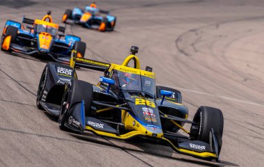 Valencia, Kaliforniya 'dan INDYCAR Driver, COLTON HERTA (26), Newton IA' daki Iowa Speedway 'de Hy-Vee INDYCAR Yarış Haftasonu boyunca yarışır..