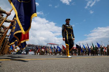 NASCAR Cup Serisi Sürücüsü, Ty Dillon (77), Long Pond PA 'daki Pocono Raceway' de HighPoint.com 400 için tanıtıldı..