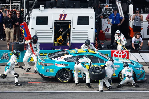 Kierowca Serii Nascar Cup Series Denny Hamlin Zatrzymuje Się Przystanku — Zdjęcie stockowe