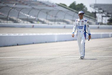 NASCAR Kupa Serisi Sürücüsü Kyle Larson (5) Richmond VA 'daki Richmond Hipodromu' ndaki Cook Out 400 'e katılmaya hazırlanıyor..