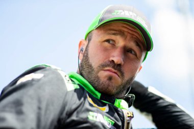 Arrecifes, Arrecifes 'in AGUSTIN HUGO CANAPINO (R) (78), Arjantin, Newtown IA' daki Iowa Speedway 'de HyVee Indycar Weekend antrenmanı öncesinde çukur yoluna çıkıyor..