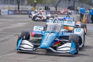 Nashville, Tennessee 'den INDYCAR Serisi sürücüsü JOSEF NEWGARDEN (2), Nashville TN' deki Nashville Caddelerinde düzenlenen Big Machine Music City Grand Prix tatbikatı sırasında dönüşler boyunca seyahat eder..