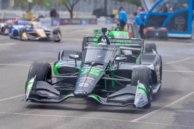 INDYCAR Serisi sürücüsü, AGUSTIN HUGO CANAPINO (R) (78) Arrecifes, Arjantin, Nashville TN 'de bulunan Nashville Caddelerinde düzenlenen Big Machine Music City Grand Prix tatbikatı sırasında dönüşler boyunca seyahat eder..