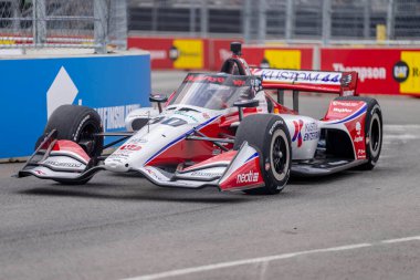 INDYCAR Serisi sürücüsü, Bassingham, İngiltere 'den JACK HARVEY (30), Nashville, Nashville' deki Sokaklar 'da düzenlenen Big Machine Music City Grand Prix tatbikatı sırasında virajlardan geçer..