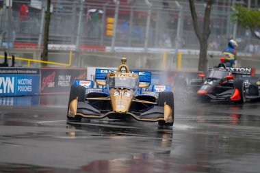 INDYCAR Serisi sürücüsü, Ft. Lauderdale, Florida 'dan RYAN HUNTER-REAY (20), Nashville, Nashville sokaklarındaki Big Machine Music City Grand Prix' inde ıslak ve tehlikeli bir tatbikat sırasında virajlardan geçer..