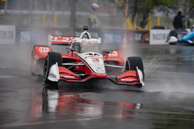 INDYCAR Serisi sürücüsü, Christchurch, Yeni Zelanda 'dan SCOTT MCLaughLIN (3), Nashville, Nashville' de düzenlenen Big Machine Music City Grand Prix 'inde ıslak ve tehlikeli bir tatbikat sırasında dönüşler boyunca seyahat eder..