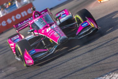 INDYCAR Serisi sürücüsü, LINUS LUNDQVIST (R) (60) (Stockholm, İsveç), Nashville, TN, ABD 'deki Büyük Makine Müzik Şehri Grand Prix' ine hak kazanmıştır..