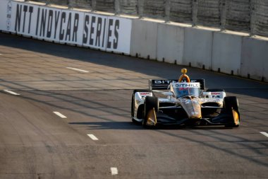 Hollanda 'nın Hoofddorp şehrinden INDYCAR Serisi sürücüsü RINUS VEEthe 21, Nashville, TN, ABD' deki Büyük Makine Müzik Şehri Grand Prix 'ine hak kazanmıştır..