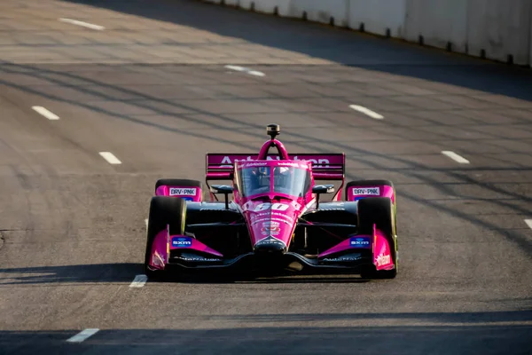 INDYCAR Serisi sürücüsü, LINUS LUNDQVIST (R) (60) (Stockholm, İsveç), Nashville, TN, ABD 'deki Büyük Makine Müzik Şehri Grand Prix' ine hak kazanmıştır..