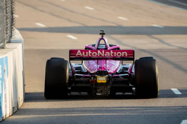 INDYCAR Serisi sürücüsü, LINUS LUNDQVIST (R) (60) (Stockholm, İsveç), Nashville, TN, ABD 'deki Büyük Makine Müzik Şehri Grand Prix' ine hak kazanmıştır..