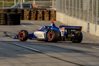 INDYCAR Serisi sürücüsü, Barcelona, İspanya 'dan ALEX PALOU (10), Nashville, TN, ABD' de bulunan Nashville caddelerinde düzenlenen Büyük Makine Müzik Şehri Grand Prix 'ine hak kazanmıştır..