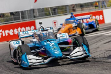 Nashville, Tennessee 'den JOSEF NEWGARDEN (2), Nashville, TN' deki Nashville caddelerinde düzenlenen Big Machine Music City Grand Prix sırasında virajlarda yarışır..