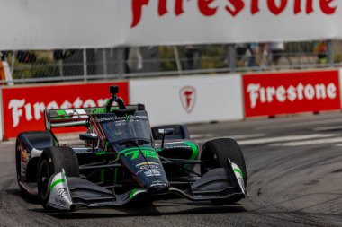 INDYCAR Driver, AGUSTIN HUGO CANAPINO (R) (78) (Arrecifes, Arjantin), Nashville TN 'deki Nashville caddelerinde düzenlenen Big Machine Music City Grand Prix sırasında virajlarda yarışır..