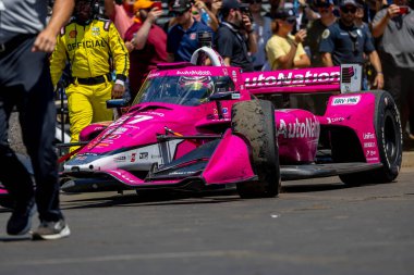 INDYCAR Serisi sürücüsü, Jüpiter, Florida 'dan KYLE KIRKWOOD (27), Nashville, TN, ABD' de Nashville sokaklarında Büyük Makine Müzik Şehri Grand Prix 'ini kazandı..