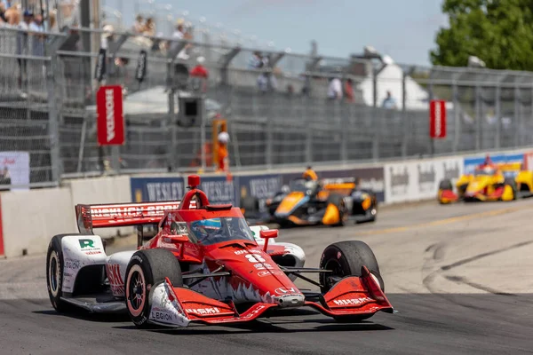 INDYCAR Driver, MARCUS ERICSSON (8), Nashville TN 'deki Nashville Caddelerinde düzenlenen Big Machine Music City Grand Prix sırasında virajlarda yarışır..