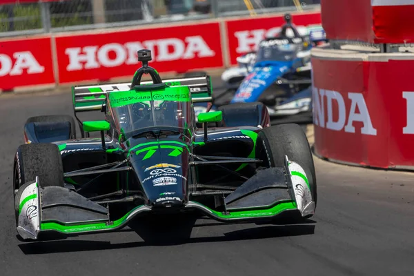 Cambridge, Cambridgeshire, İngiltere 'den INDYCAR Driver, CALLUM ILOTT (77), Nashville TN' deki Nashville Caddelerinde düzenlenen Big Machine Music City Grand Prix sırasında yarışır..