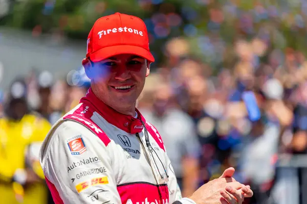 INDYCAR Serisi sürücüsü, Jüpiter, Florida 'dan KYLE KIRKWOOD (27), Nashville, TN, ABD' de Nashville sokaklarında Büyük Makine Müzik Şehri Grand Prix 'ini kazandı..