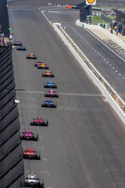 INDYCAR Serisi, Indianapolis 'teki Indianapolis Motor Yarış Pisti' nde Gallagher Grand Prix için yeşil bayrak aldı..