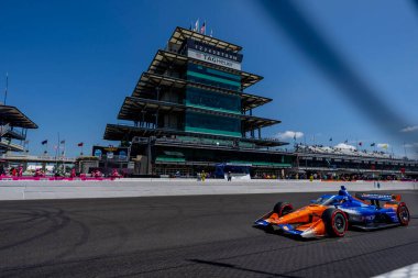 INDYCAR Serisi sürücüsü, Auckland, Yeni Zelanda 'dan SCOTT DIXON (9), Indianapolis' teki Indianapolis Motor Yarış Pisti 'nde Gallagher Grand Prix boyunca yarışır..