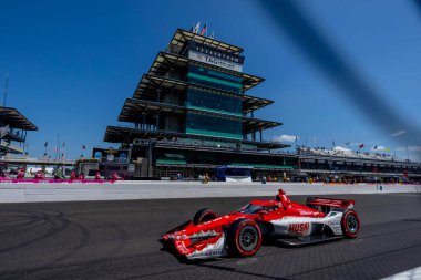 INDYCAR Serisi pilotu, MARCUS ERICSSON (8), Indianapolis 'teki Indianapolis Motor Yarış Pisti' nde Gallagher Grand Prix sırasında ön tarafta yarışır..