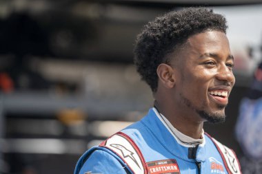 NASCAR Craftsman Truck serisi Driver, Rajah Caruth (24) Indianapolis 'teki Indianapolis Yarış Parkı' nda TSport 200 için yarışır..