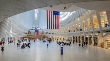 16 Ocak 2023 - New York, New York, ABD: Westfield Dünya Ticaret Merkezi Oculus binasının içinde