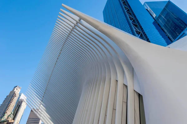 16 Ocak 2023 - New York, New York, ABD: Westfield Dünya Ticaret Merkezi Oculus binasının içinde
