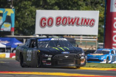 NASCAR Xfinity Driver (98), Riley Herbst (98) Watkins Glen NY 'deki Watkins Flen International' da Çocuklar 200 için yarışmaktadır..